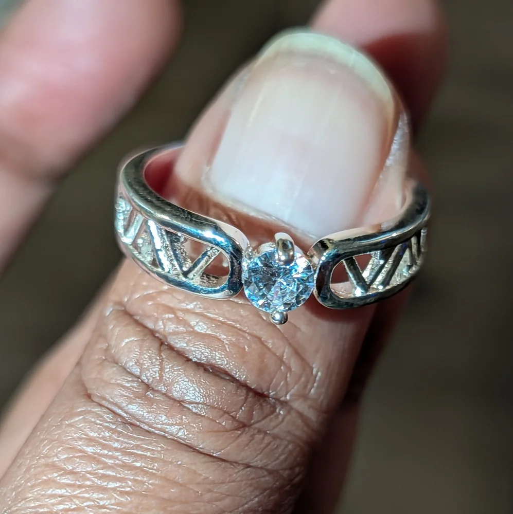 Stunning 925 Silver Unisex Ring Sz 9